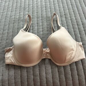 Victoria Secret Body by Victoria full coverage bra lightly lined Size 34 C